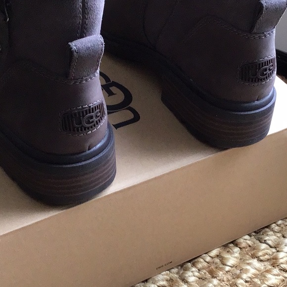 Like NEW UGG Harrison Waterproof Leather Booties 7,5 - Picture 10 of 13